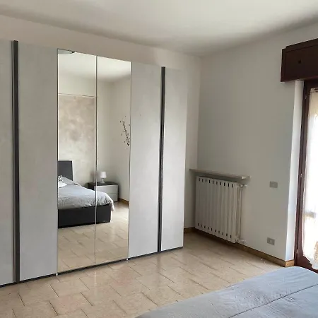 ゲストハウス La Dimora Dell'artista サン・ゼーノ・ディ・モンターニャ