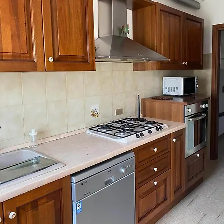 La Dimora Dell'artista ゲストハウス サン・ゼーノ・ディ・モンターニャ