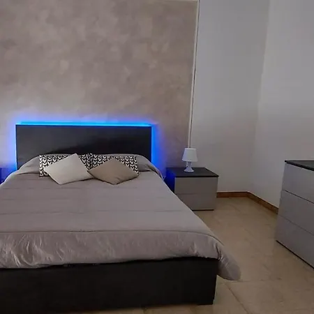 La Dimora Dell'artista 3* サン・ゼーノ・ディ・モンターニャ