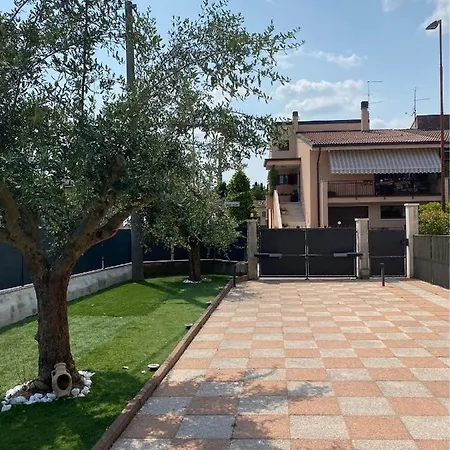 ゲストハウス La Dimora Dell'artista サン・ゼーノ・ディ・モンターニャ